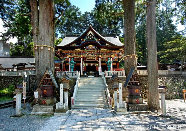 三峰神社拝殿